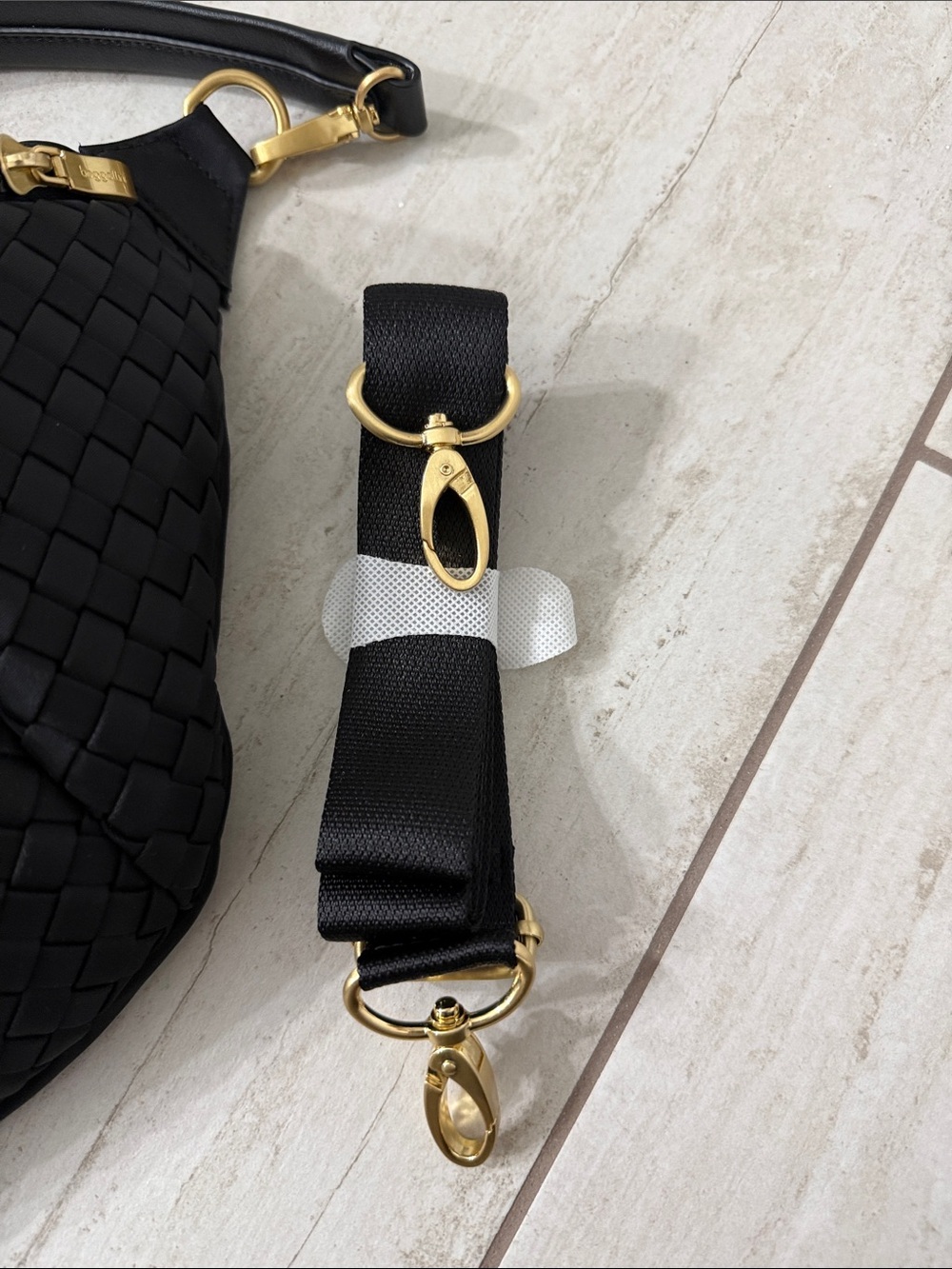 Baggallini Black Woven Crossbody Belt Bag with Gold Hardware ..nwt .. authentic - Picture 3 of 9